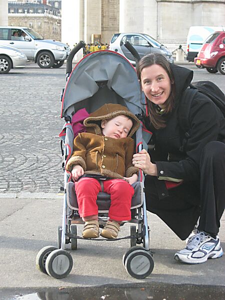 After the zoo, we went down to the Arch de Triumphe and walked down the Champs-�lys�es to the garden behind the Lovre. Erika slept on the metro the whole way there.