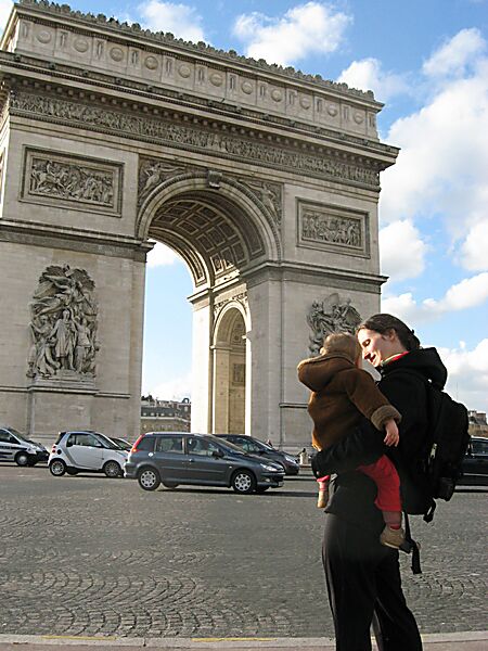 But she woke up at the Arc de Triomphe!