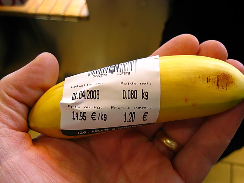 Did we tell you things are EXPENSIVE in Paris? We got 0.58 Euros to the dollar in Paris. That means this banana cost 2 dollars and 6 cents.